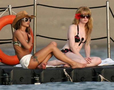 Cheryl_Kimberley_and_Nicola_in_Thailand_Feb_08_76.jpg