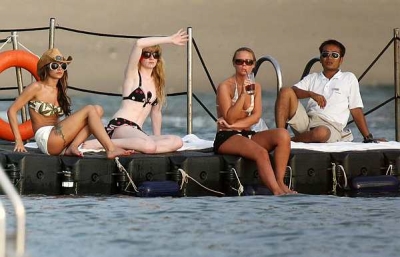 Cheryl_Kimberley_and_Nicola_in_Thailand_Feb_08_78.jpg