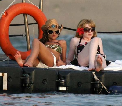 Cheryl_Kimberley_and_Nicola_in_Thailand_Feb_08_79.jpg
