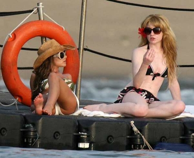 Cheryl_Kimberley_and_Nicola_in_Thailand_Feb_08_80.jpg