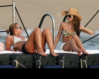 Cheryl_Kimberley_and_Nicola_in_Thailand_Feb_08_86.JPG