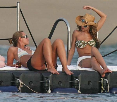 Cheryl_Kimberley_and_Nicola_in_Thailand_Feb_08_87.jpg
