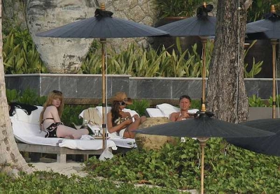 Cheryl_Kimberley_and_Nicola_in_Thailand_Feb_08_93.jpg