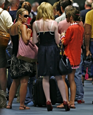 Cheryl2C_Kimberley_and_Nicola_leaving_Phuket2C_Thailand_Airport_15_02_08_286129.jpg