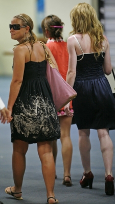 Cheryl_Kimberley_and_Nicola_leaving_Phuket_Thailand_Airport_15022008_19.jpg