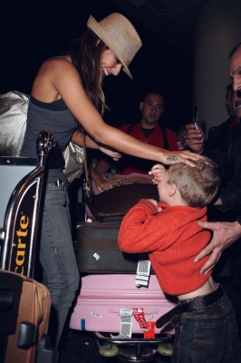Cheryl2C_Nicola_and_Kimberley_arrive_at_LAX_Airport_15_02_08_2812629.jpg