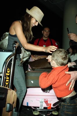 Cheryl2C_Nicola_and_Kimberley_arrive_at_LAX_Airport_15_02_08_2812929.jpg