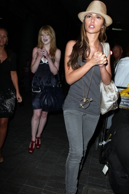 Cheryl2C_Nicola_and_Kimberley_arrive_at_LAX_Airport_15_02_08_289029.jpg