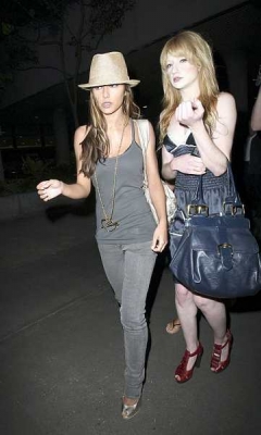 Cheryl_Nicola_and_Kimberley_arrive_at_LAX_Airport_15022008_22.jpg