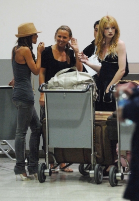 Cheryl_Nicola_and_Kimberley_arrive_at_LAX_Airport_15022008_48.jpg