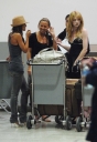 Имя файла=Cheryl_Nicola_and_Kimberley_arrive_at_LAX_Airport_15022008_48.jpg
Размер файла=308КБ
Размеры=1500x2173
Дата=Март 09, 2012 Cheryl_Nicola_and_Kimberley_arrive_at_LAX_Airport_15022008_48.jpg