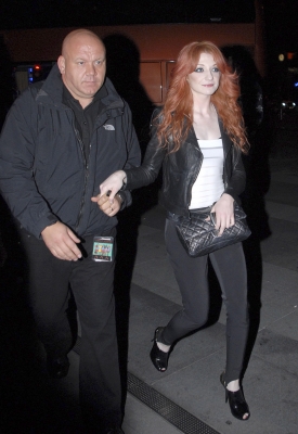 Girls_Aloud_arriving_at_their_hotel_in_Liverpool_30_05_08_281029.jpg