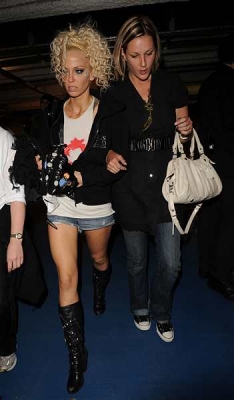 Girls_Aloud_arriving_to_their_hotel2C_Birmingham_04_06_08_285229.jpg
