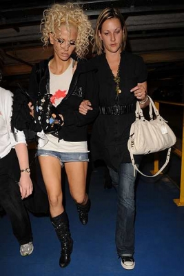 Girls_Aloud_arriving_to_their_hotel2C_Birmingham_04_06_08_285329.jpg