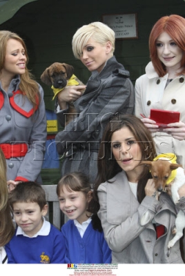 Girls_Aloud_at_the_Dogs_Trust_Uxbridge_201108_16.jpg