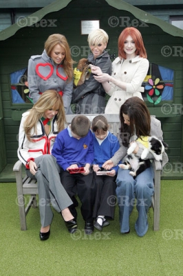 Girls_Aloud_at_the_Dogs_Trust_Uxbridge_201108_21.jpg