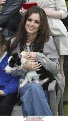 Girls_Aloud_at_the_Dogs_Trust_Uxbridge_201108_23.jpg