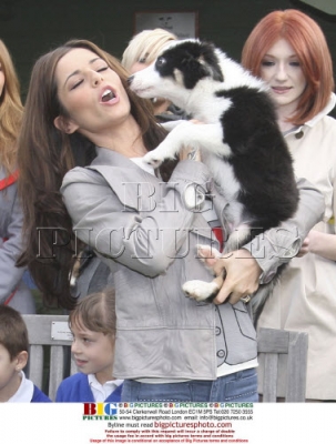 Girls_Aloud_at_the_Dogs_Trust_Uxbridge_201108_25.jpg