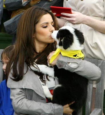 Girls_Aloud_at_the_Dogs_Trust_Uxbridge_201108_36.jpg
