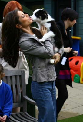 Girls_Aloud_at_the_Dogs_Trust_Uxbridge_201108_37.jpg