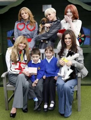 Girls_Aloud_at_the_Dogs_Trust_Uxbridge_201108_50.jpg