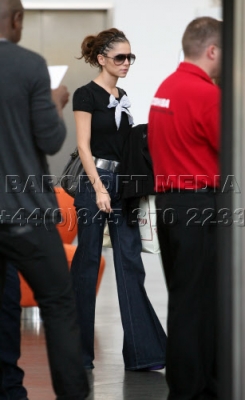 Girls_Aloud_leave_their_hotel2C_Cardiff_04_06_08_283029.jpg