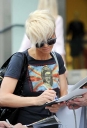 Girls_Aloud_leaving_a_Birmingham_hotel_05_06_08_286229.jpg