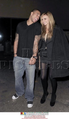 Girls_Aloud_leaving_Gilgamesh_Restaurant_London_221108_13.jpg