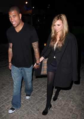 Girls_Aloud_leaving_Gilgamesh_Restaurant_London_221108_21.jpg