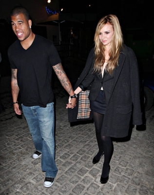 Girls_Aloud_leaving_Gilgamesh_Restaurant_London_221108_6.jpg