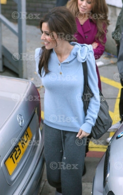 Girls_Aloud_Leaving_GMTV_Studio_-_271008_18.jpg