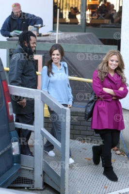 Girls_Aloud_Leaving_GMTV_Studio_-_271008_20.jpg