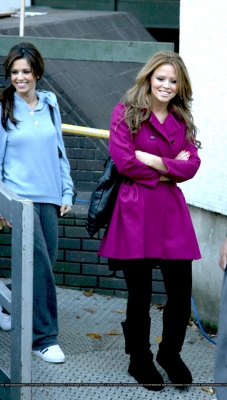 Girls_Aloud_Leaving_GMTV_Studio_-_271008_3.jpg