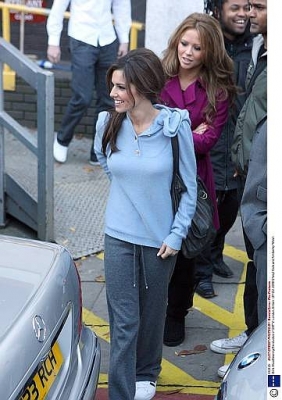 Girls_Aloud_Leaving_GMTV_Studio_-_271008_38.jpg