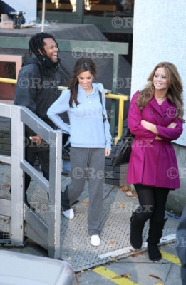 Girls_Aloud_Leaving_GMTV_Studio_-_271008_42.jpg