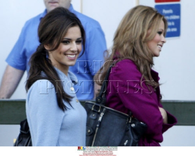 Girls_Aloud_Leaving_GMTV_Studio_-_271008_48.jpg