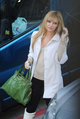 Girls_Aloud_Leaving_GMTV_Studio_-_271008_50.jpg