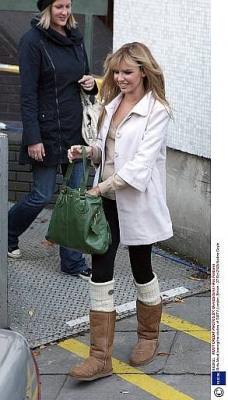 Girls_Aloud_Leaving_GMTV_Studio_-_271008_54.jpg