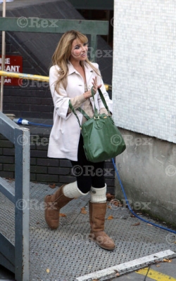Girls_Aloud_Leaving_GMTV_Studio_-_271008_56.jpg