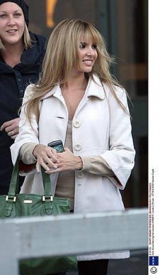 Girls_Aloud_Leaving_GMTV_Studio_-_271008_59.jpg