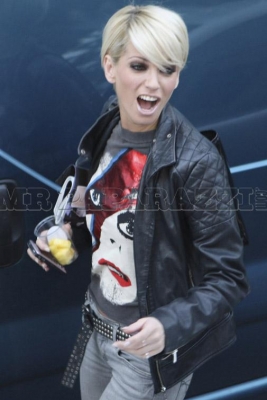 Girls_Aloud_Leaving_GMTV_Studio_-_271008_7.jpg