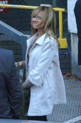Girls_Aloud_Leaving_GMTV_Studio_27_10_08_2810629.jpg