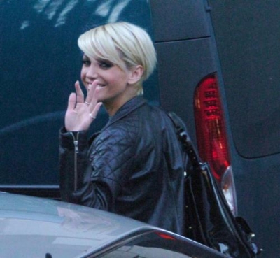 Girls_Aloud_Leaving_GMTV_Studio_27_10_08_2811129.jpg