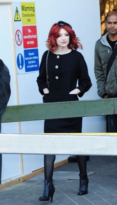 Girls_Aloud_Leaving_GMTV_Studio_27_10_08_2812729.jpg