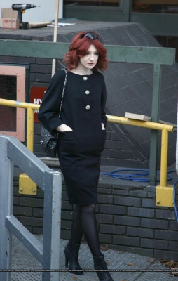 Girls_Aloud_Leaving_GMTV_Studio_27_10_08_288329.jpg