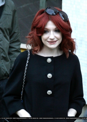 Girls_Aloud_Leaving_GMTV_Studio_27_10_08_288729.jpg