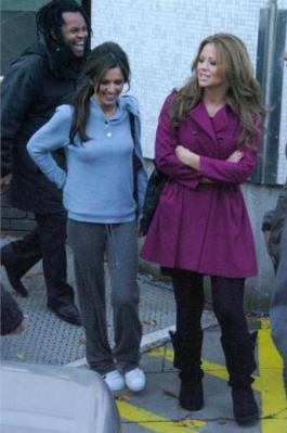 Girls_Aloud_Leaving_GMTV_Studio_27_10_08_289629.jpg