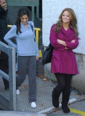 Girls_Aloud_Leaving_GMTV_Studio_27_10_08_289729.jpg