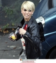Girls_Aloud_Leaving_GMTV_Studio_27_10_08_2813629.jpg