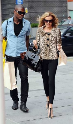 Girls_Aloud_leaving_Hilton_Hotel_Manchester_020608_5.jpg
